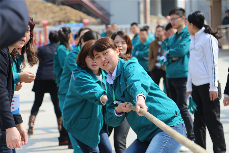 拔河比賽順利結(jié)束，凸顯團(tuán)結(jié)拼搏精神